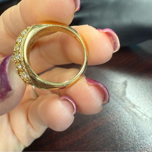 Avon “Luxurious Sparkle Ring”Goldtone Textured Ring size 9 NIB vintage 1996 - Picture 6 of 9